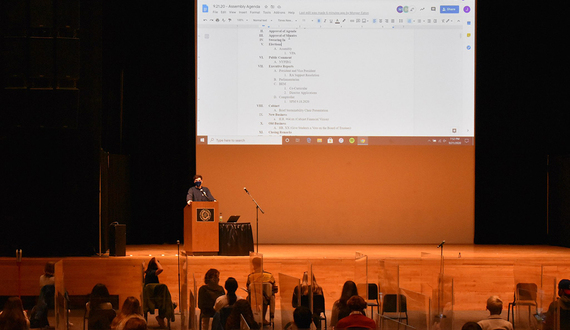 Student Association votes to support resident advisers who listed demands
