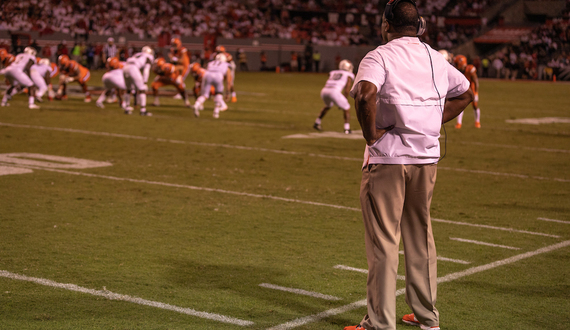 Beat writers unanimously predict Syracuse on the verge of 1-win season