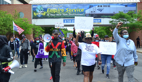 Bridging invisible barriers: Activists encourage students to participate in local movements