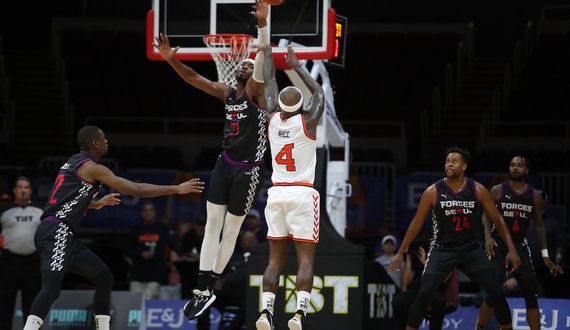 4th-quarter push catapults Boeheim’s Army to victory over Forces of Seoul, 65-53