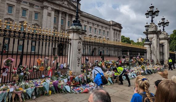 SU students abroad in London reflect on days following Queen Elizabeth II’s death