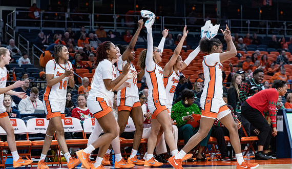 Syracuse extends win streak to 4 with 88-42 rout of Colgate