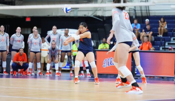 Syracuse volleyball swept by Illinois, starts 2026 season 0-2