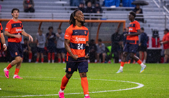 Syracuse men’s soccer scores 3 corner kick goals in 5-0 win vs. St. John’s