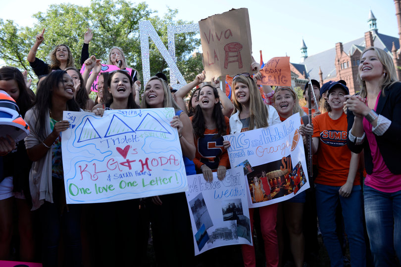 Students cheer at the "Today" show event on campus.