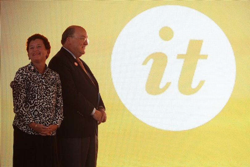 Chancellor Nancy Cantor and Board of Trustees Chairman Dick Thompson stand together at the "What is It?" event in the Quad on Sept. 13. Cantor announced Friday she will leave SU at the end of her contract in June 2014.