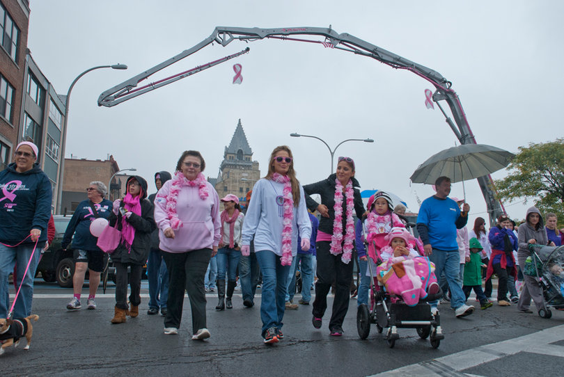 Despite the dreary weather, around 5,600 people trekked a course throughout Downtown Syracuse. After a ribbon cutting ceremony, the participants left Clinton Square on Sunday morning for the Making Strides Against Breast Cancer walk. It raised $340,000 from various teams.