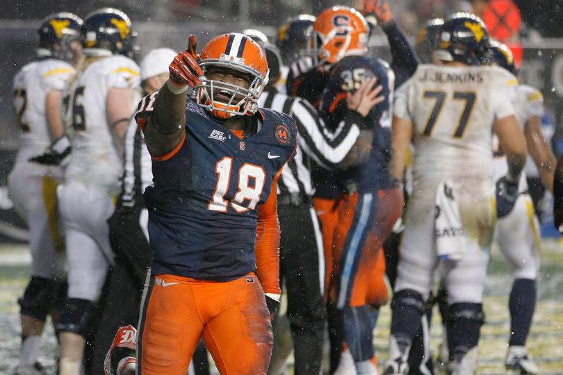 Linebacker Siriki Diabate points in celebration after a Syracuse safety gave the Orange a 5-0 lead in the second quarter.