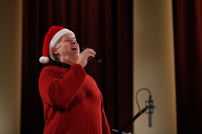 Bruce Paulsen performs "How the Grinch Stole Christmas" with the Syracuse Brass Ensemble Sunday night.