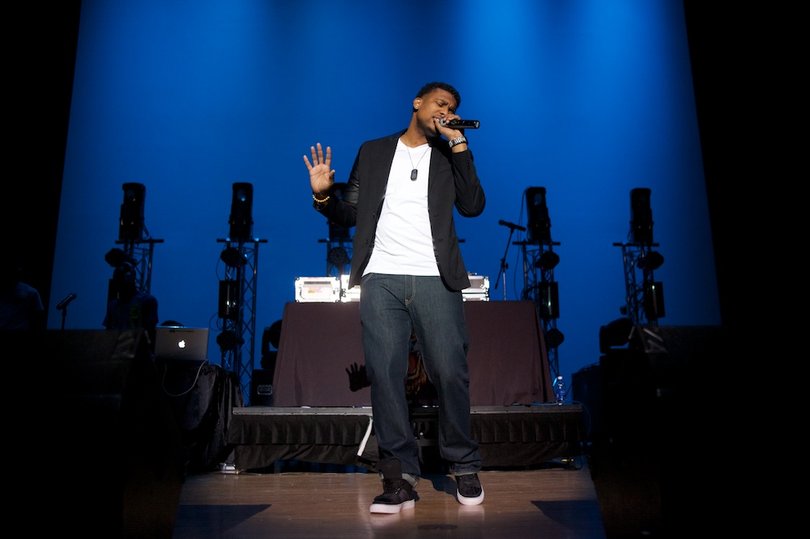 Soul Star serenades the crowd during the second opening act of Phi Beta Sigma's "Save The Horn" concert.