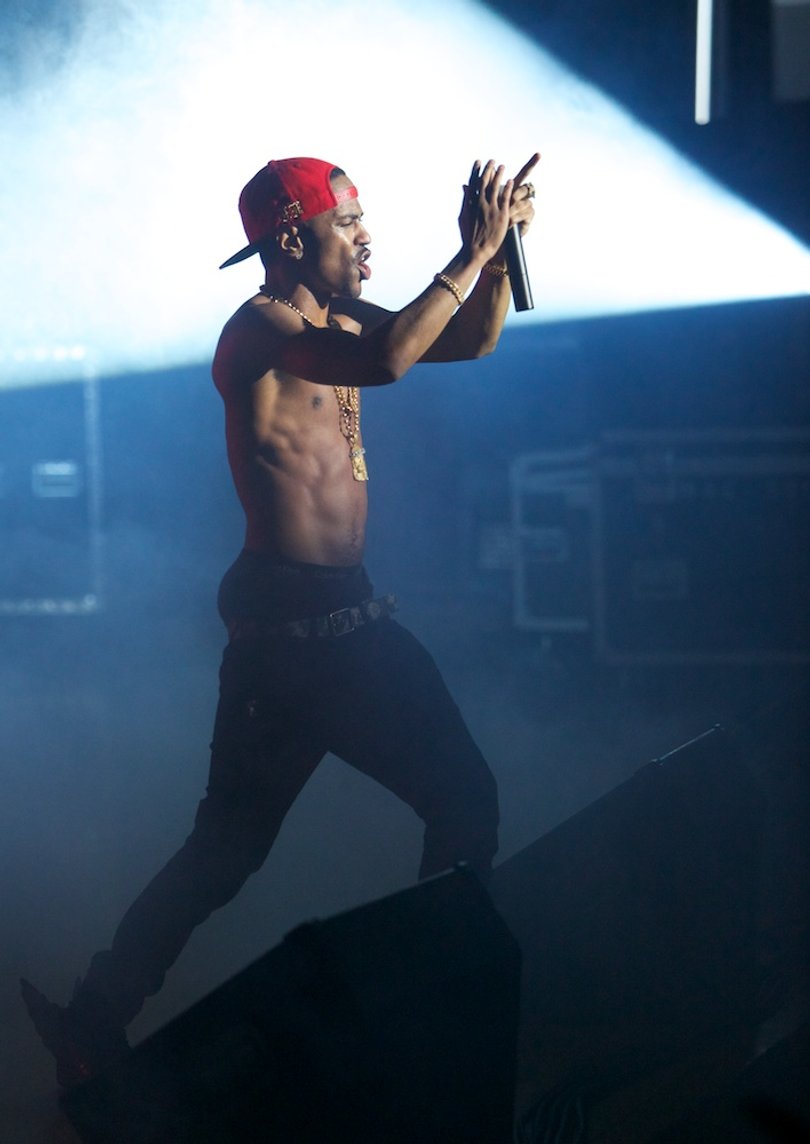 Big Sean claps along to the beat of his hit single "Dance (A$$)."