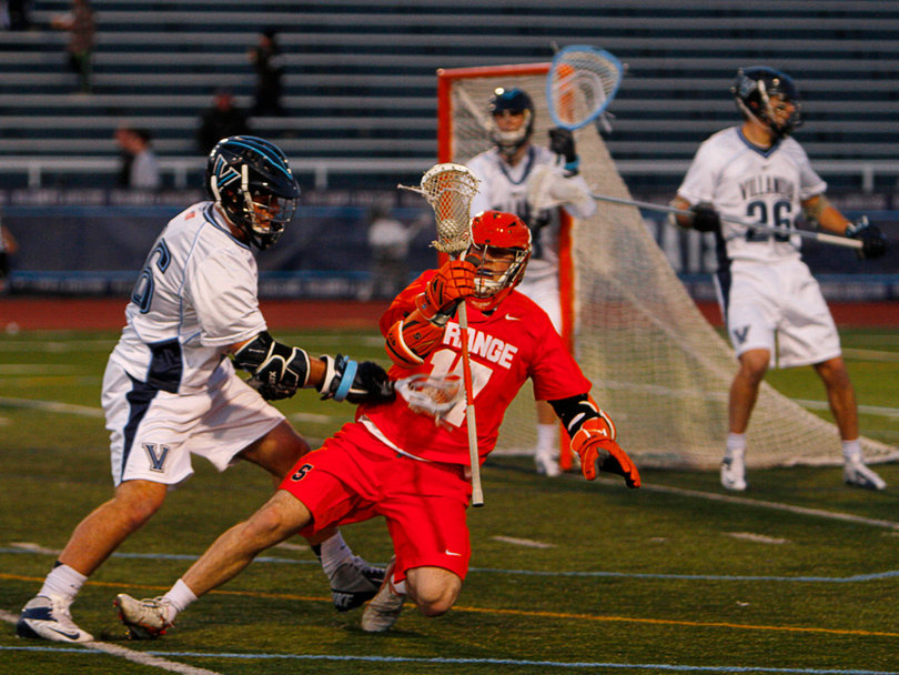Dylan Donahue carries the ball in Syracuse's 11-10 loss to Villanova.