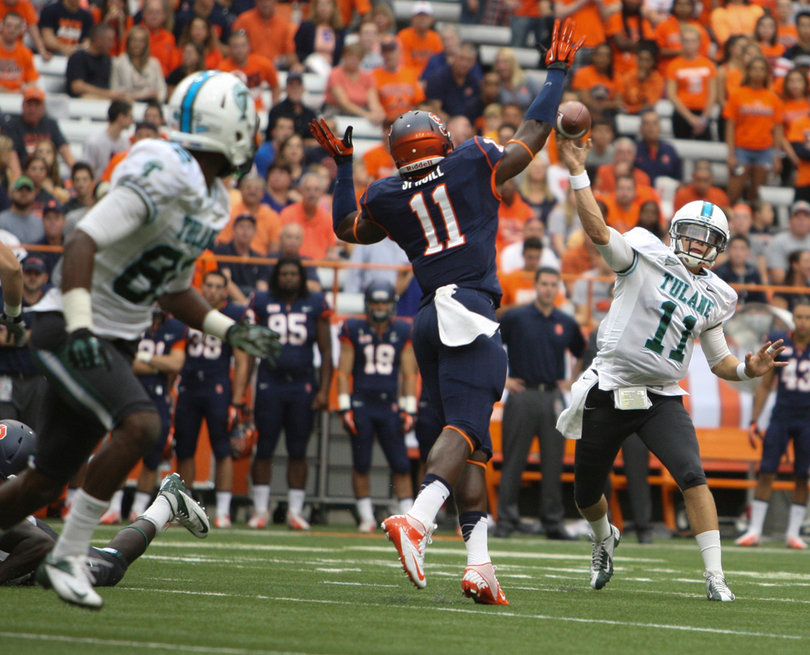 Syracuse linebacker Marquis Spruill attempts to bat down a pass by Tulane quarterback Nick Montana.