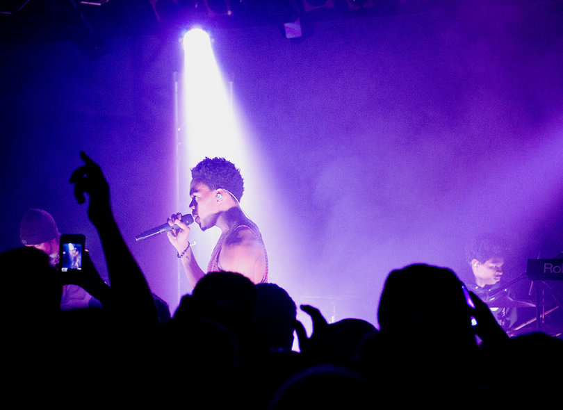 Chance continues his performance after an unexpected change of clothes. In addition to songs from his two mixtapes, Chance also played a rendition of Coldplay’s “Fix You.” Despite his growing popularity, he has yet to sign to a record label.