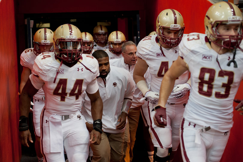 The visiting Eagles flock onto the field looking to spoil Syracuse's bowl hopes. 