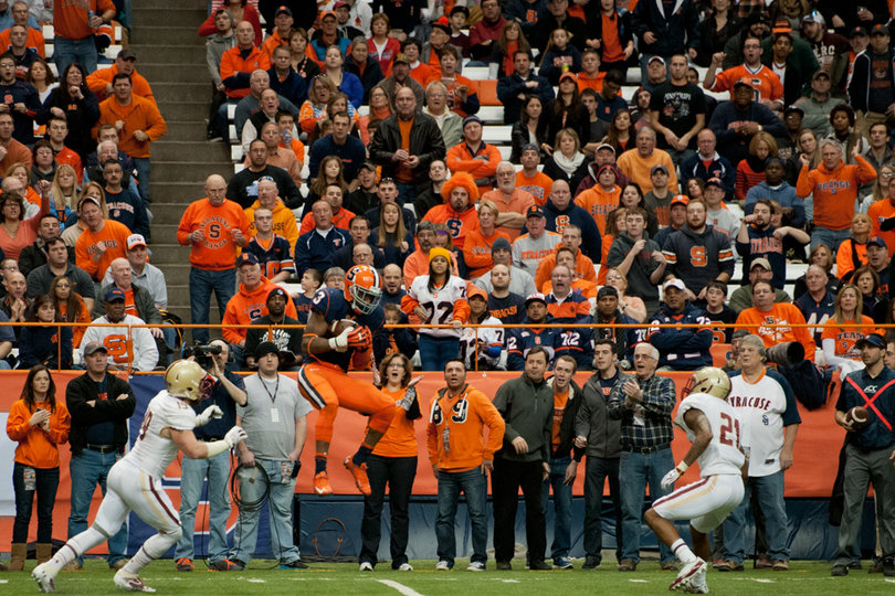Eskridge rises up for a 19-yard catch, his only reception of the day that helped set up Hunt's 1-yard score. 