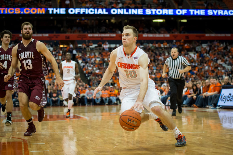 Cooney darts to the rim, finishing with 10 points. 