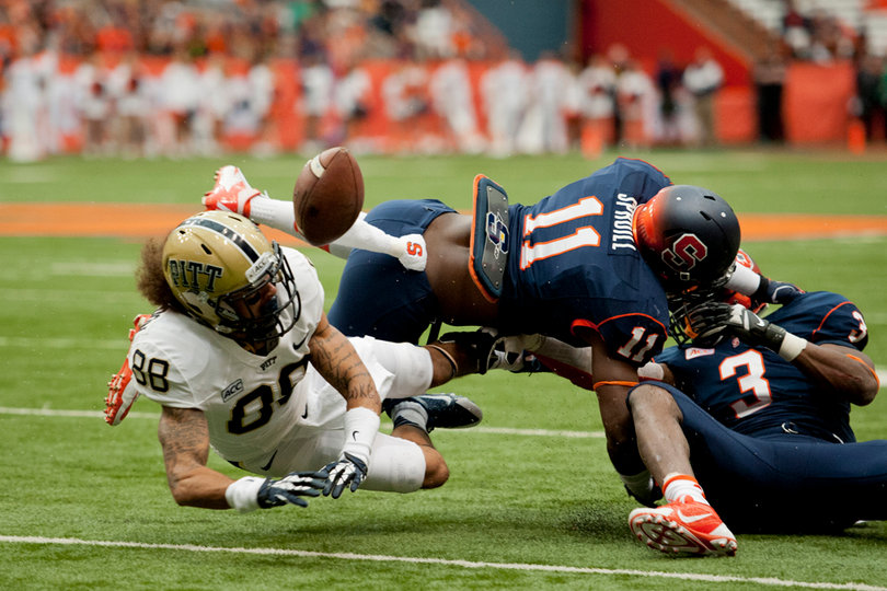 Syracuse linebacker Marquis Spruill and Eskridge converge to break up a pass intended for Pittsburgh wide receiver Kevin Weatherspoon.