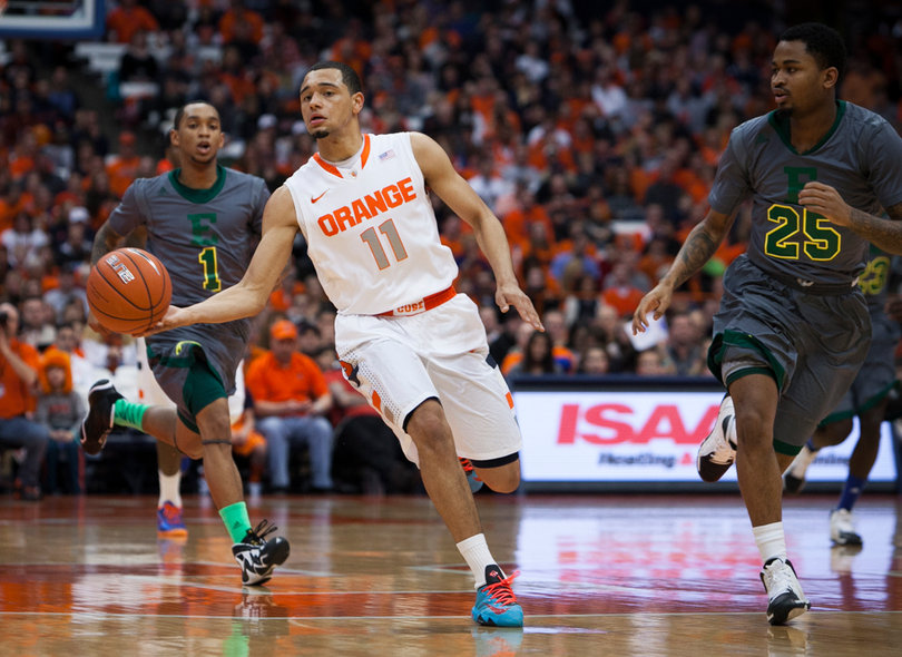 Tyler Ennis throws a one-handed pass in transition. Ennis dropped nine dimes, which tied his personal best. 