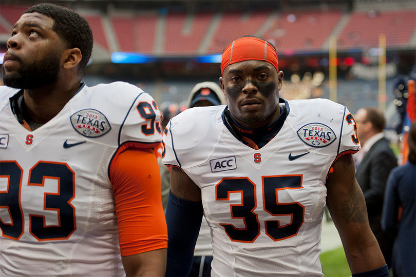 Dyshawn Davis prepares for kickoff.