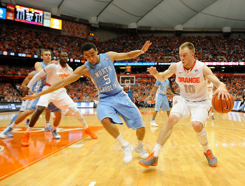Trevor Cooney knocks off Paige and steps back to make space for a jump shot.