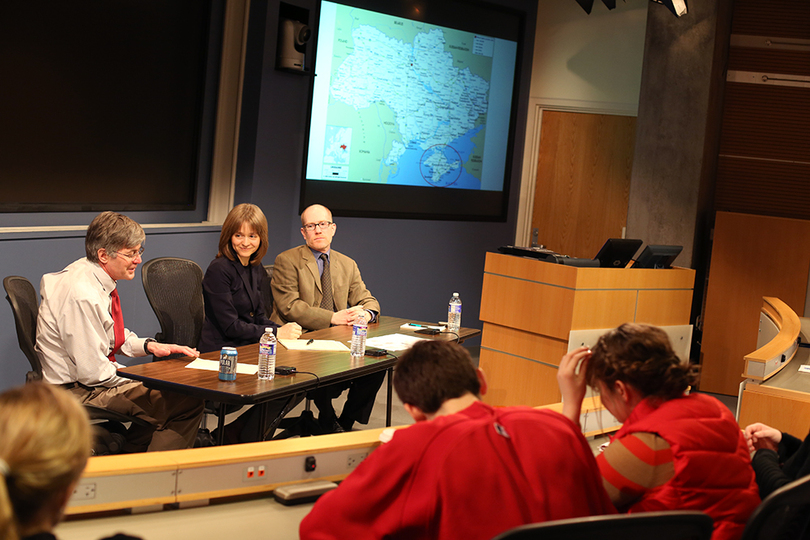 Experts address issues in Crimea at discussion
