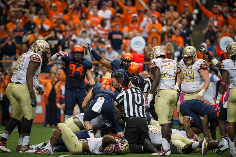 Syracuse recovers a Florida State fumble in FSU territory, and the Orange players are sure of it. 
