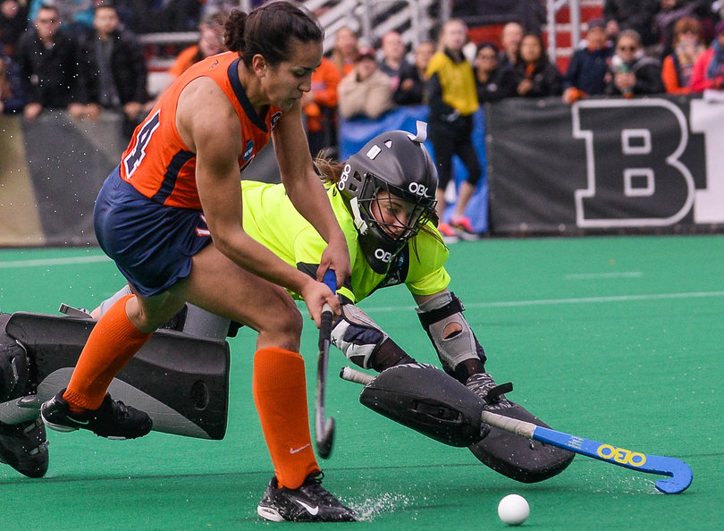 Syracuse freshman Laura Hurff looks to get a shot past Huskies goalie Nina Klein during Connecticut's 1-0 national championship victory.
