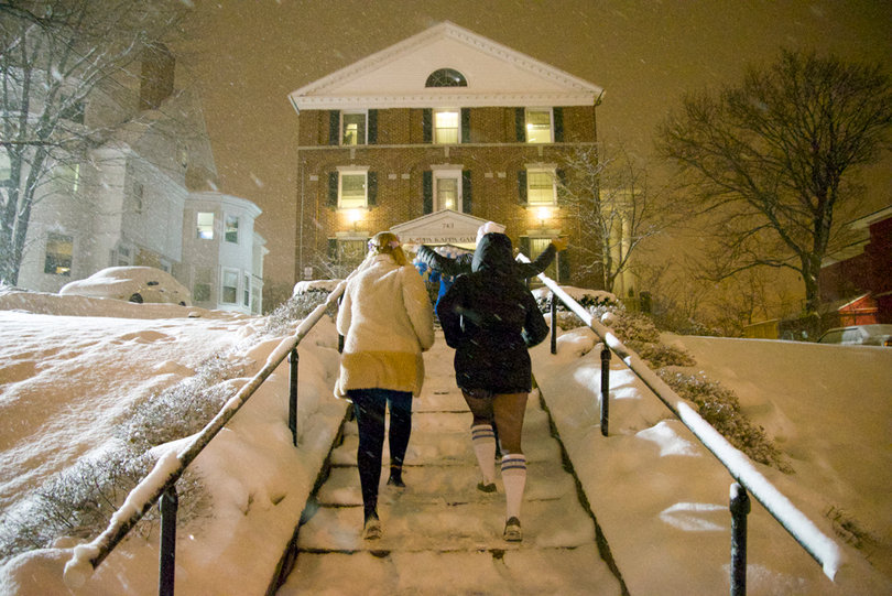 New members run up the front steps of Kappa Kappa Gamma on Comstock Ave.