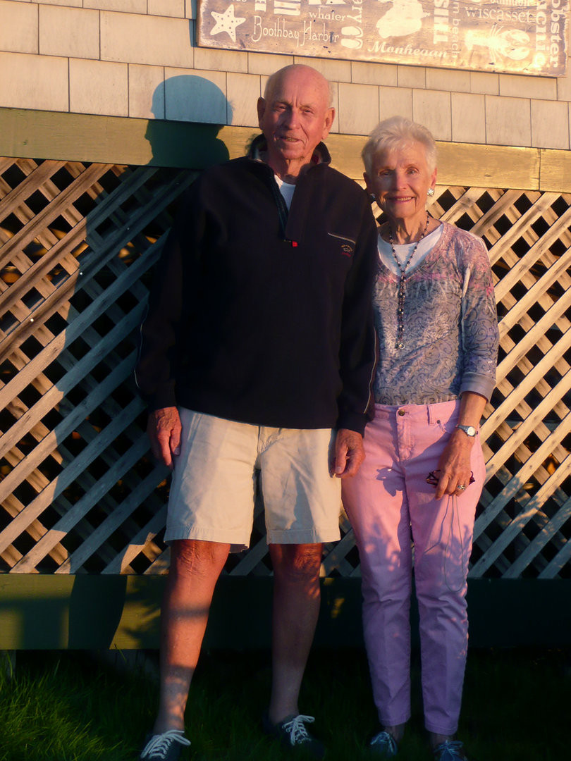 Ed and Zoe Veasey graduated from SU in 1953. Ed was a brother of Delta Kappa Epsilon, and Zoe was a sister of Gamma Phi Beta. They have been together for more than 60 years and have five children. 