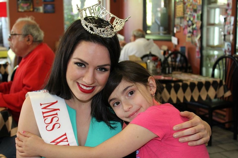 SU alumnae Vanessa Williams and Allie Curtis take stage at Miss America 2016