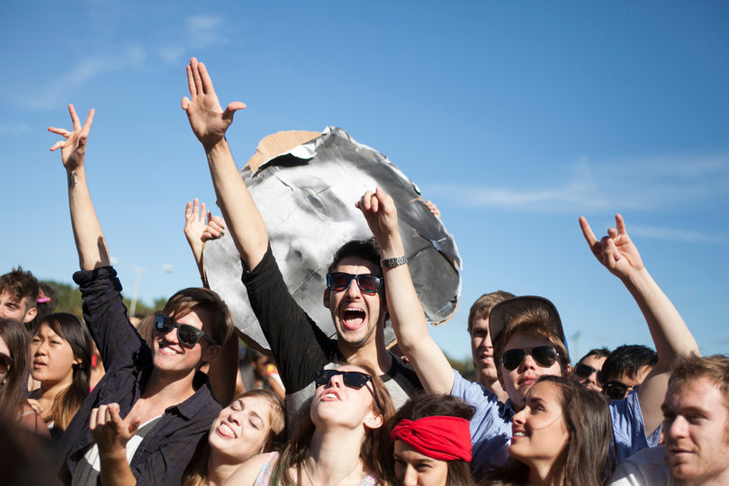 Crowd members jam out to Robert Delong.