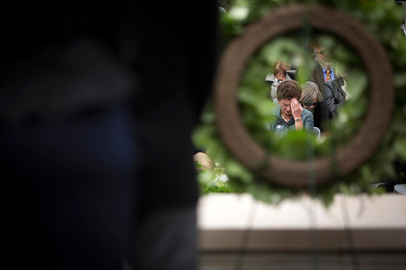 2013: Then-Chancellor Nancy Cantor and other members of the Syracuse community honor the 35 SU students who died in the bombing of Pan Am Flight 103 at Remembrance Week’s Rose Laying Ceremony.