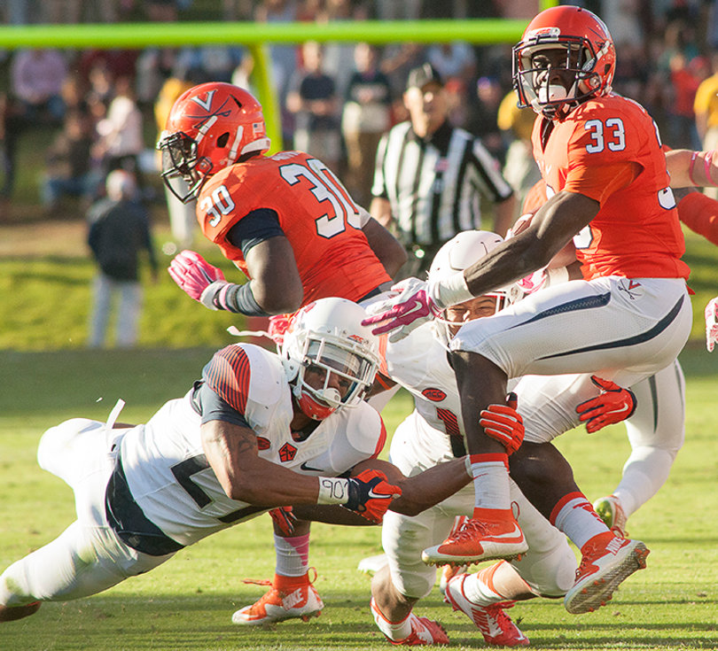 UVA tailback Olamide Zaccheaus spins away from SU running back George Morris (27). 