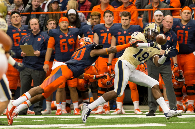 Pittsburgh wide receiver Dontez Ford, a Syracuse transfer, lines up a catch from Peterman. Ford finished with four catches for 78 yards. 