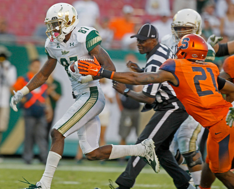 USF's Rodney Adams scores in the fourth quarter during USF's three-touchdown win over Syracuse on Saturday.
