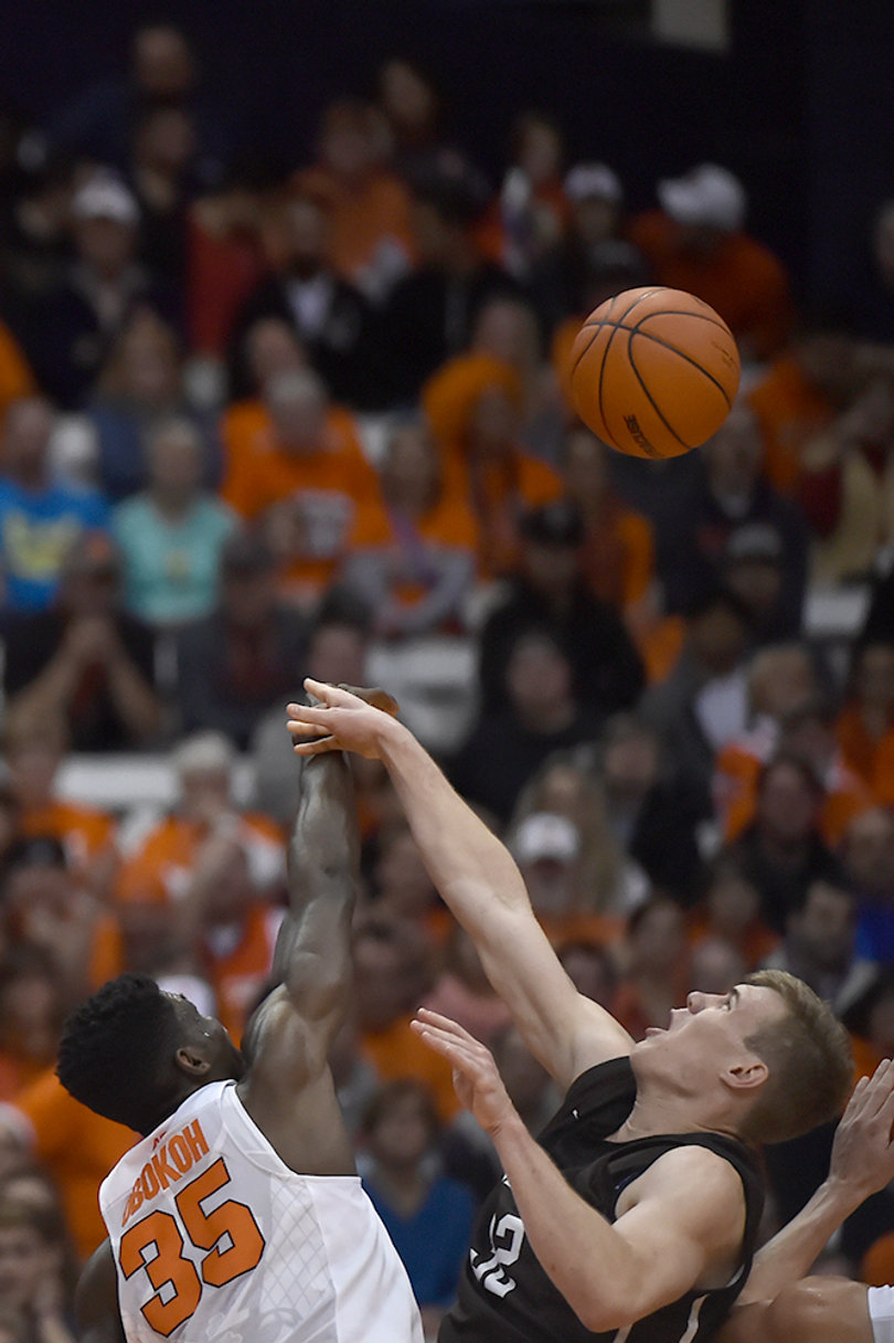 Syracuse center Chinonso Obokoh fights to gain possession of the ball. SU's big man recorded four blocks in the contest.