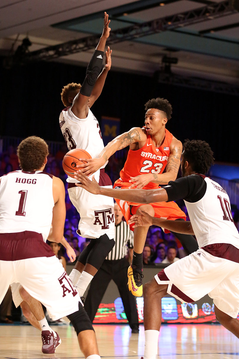 Richardson dishes a pass around the back of House. The SU freshman finished with 16 points.
