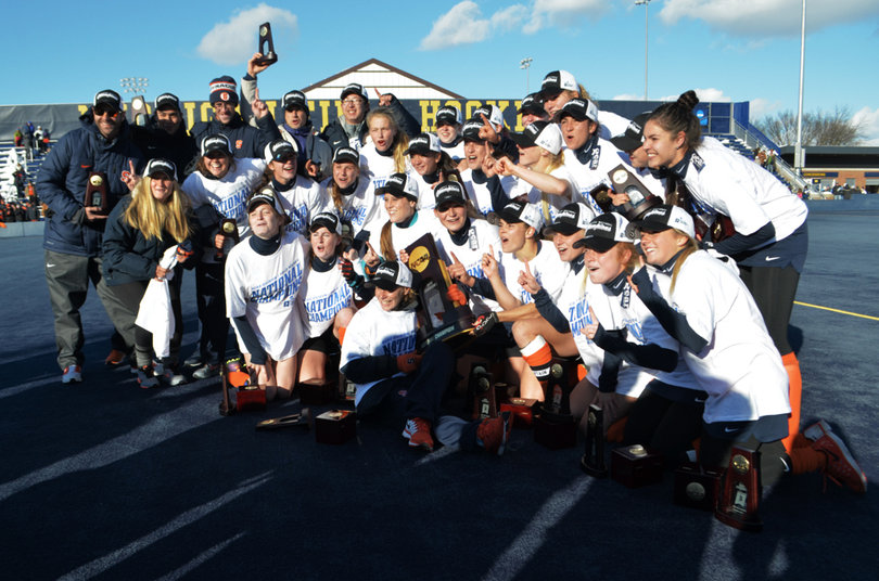 The Orange poses for a team photo with the trophy.