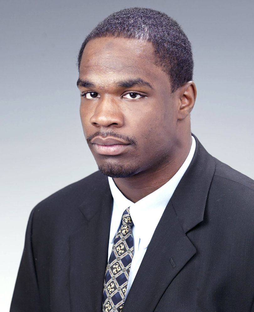 Luke Cain died at the age of 33 on Sunday. He played linebacker at Syracuse from 2003-2006.