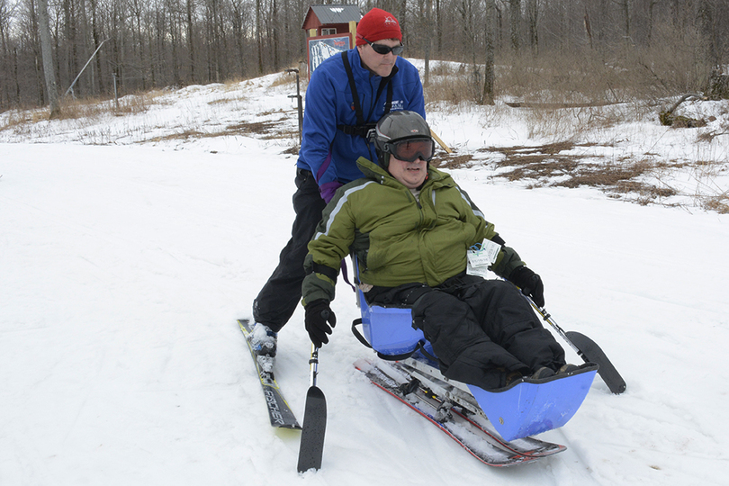 Syracuse local returns to skiing with Arise &#038; Ski adaptive winter sports program
