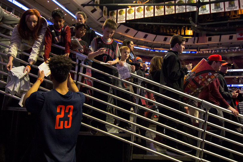 Richardson signs autographs for the adoring Syracuse fans that watched the team practice. 