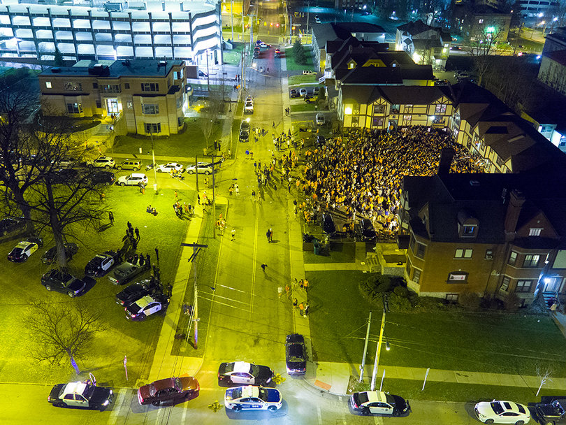SU students stream into Castle Court after the men's basketball team topped the University of Virginia to advance to the Final Four.