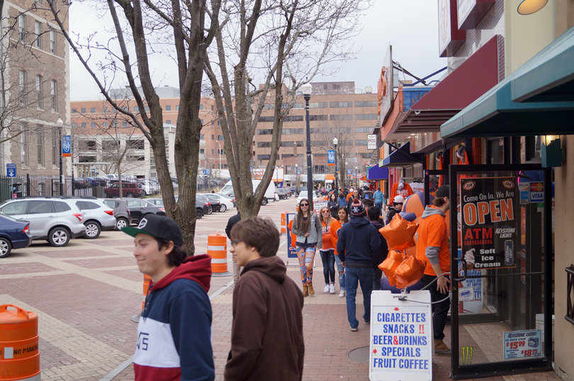 Syracuse fans gather at Marshall Street on Saturday.