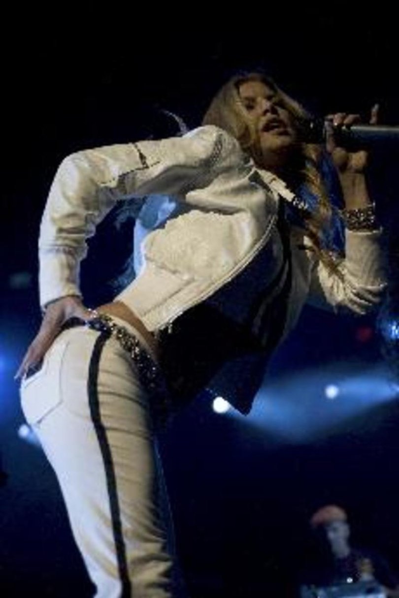 2008 | Diva Fergie performed her pop music hits for a dominantly female audience that was dancing and singing along. Reggae artist Sean Kingston performed his hit single "Take you there" a cappella style.