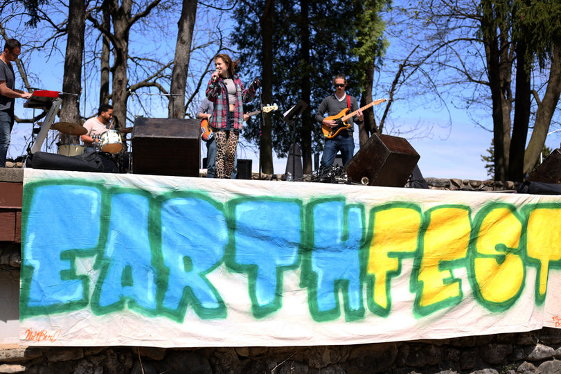 A local music group performs at Earthfest on Sunday at Thornden Park in Syracuse.