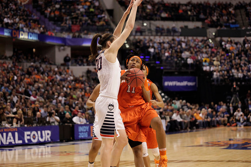 Fondren drives the lane on Stewart. UConn's best player had a pair of blocks on Tuesday.