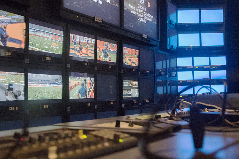 How broadcasters keep up with Syracuse’s up-tempo offense
