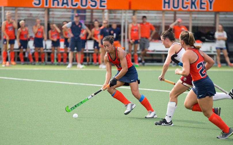 Laura Hurff runs towards the ball as the SU bench looks on. 