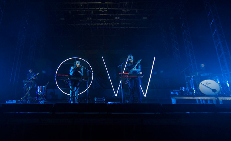 British duo Oh Wonder energized the crowd with its synth-pop sound right before The 1975 came onstage.